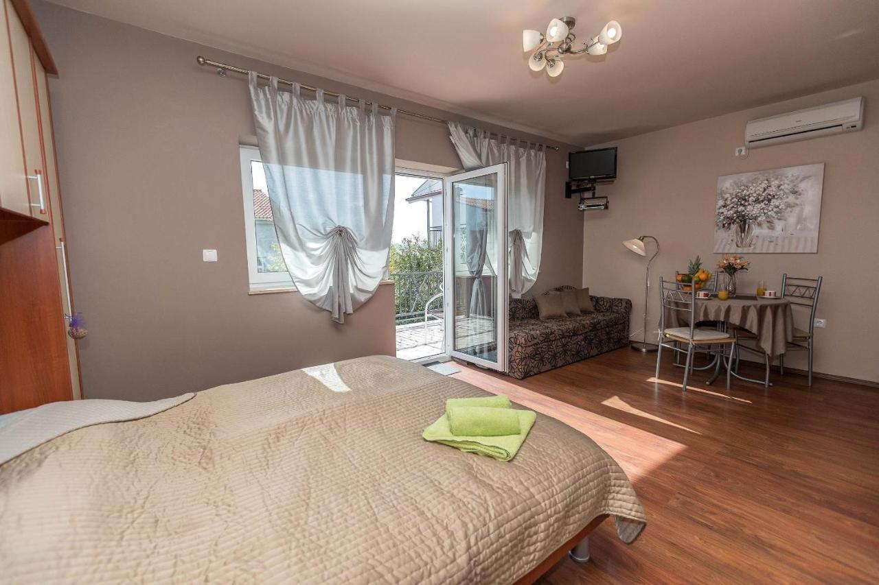 Apartments Karmen 1 Цриквениця Екстер'єр фото