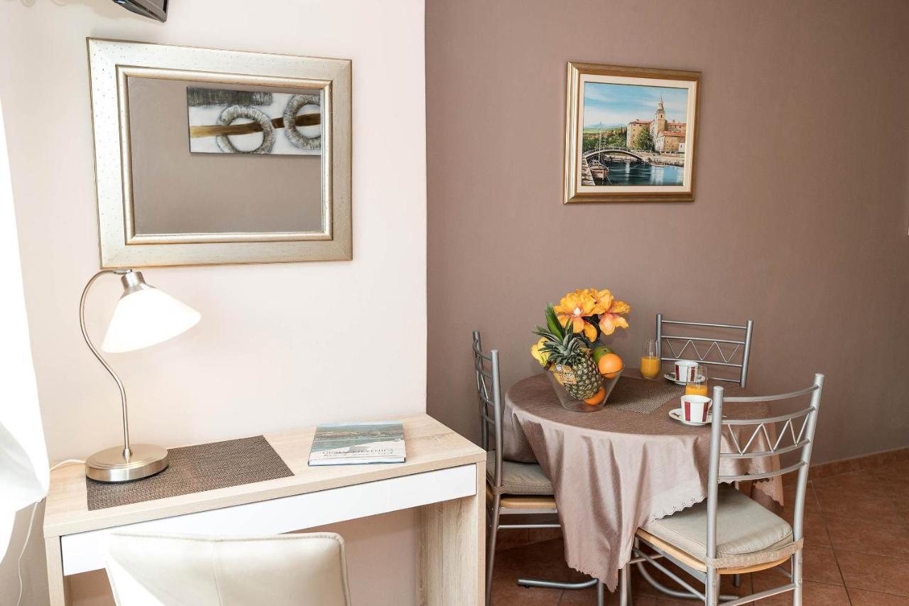 Apartments Karmen 1 Цриквениця Екстер'єр фото