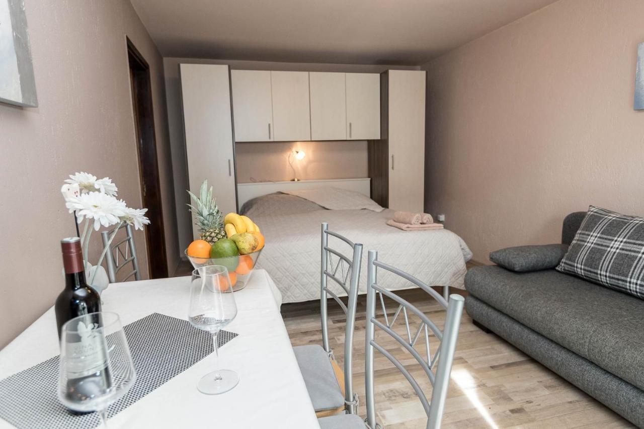 Apartments Karmen 1 Цриквениця Екстер'єр фото